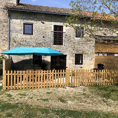 Blacksmiths Cottage In Blanzay - 3 Beds Экстерьер фото