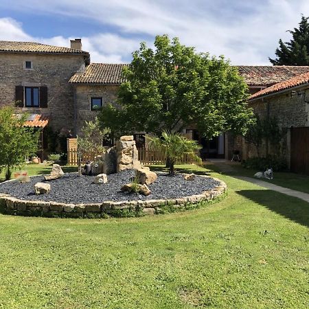 Blacksmiths Cottage In Blanzay - 3 Beds Экстерьер фото