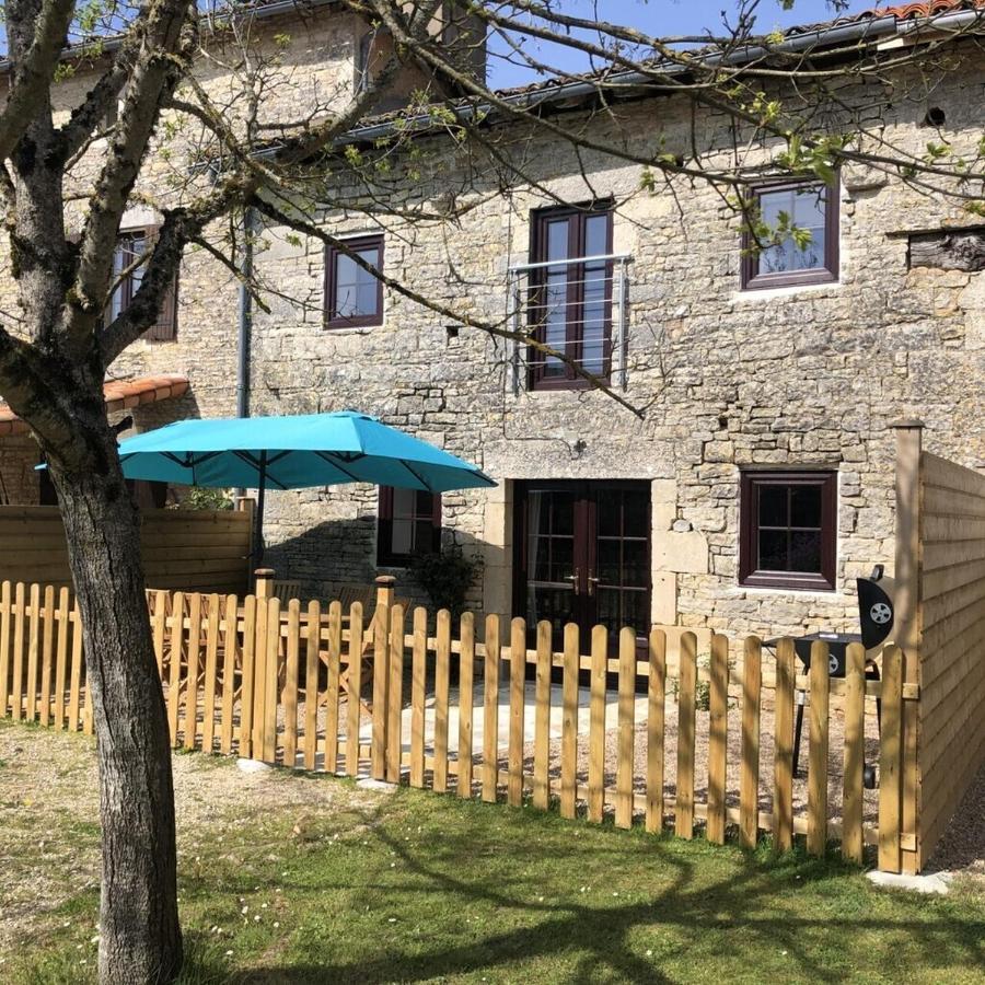 Blacksmiths Cottage In Blanzay - 3 Beds Экстерьер фото