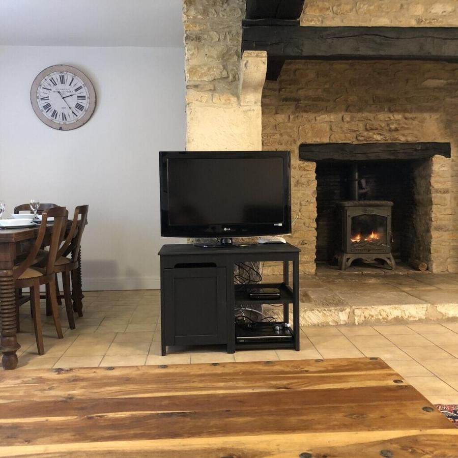 Blacksmiths Cottage In Blanzay - 3 Beds Экстерьер фото