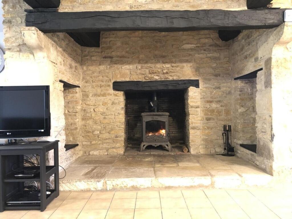 Blacksmiths Cottage In Blanzay - 3 Beds Экстерьер фото
