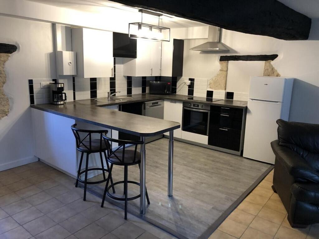 Blacksmiths Cottage In Blanzay - 3 Beds Экстерьер фото