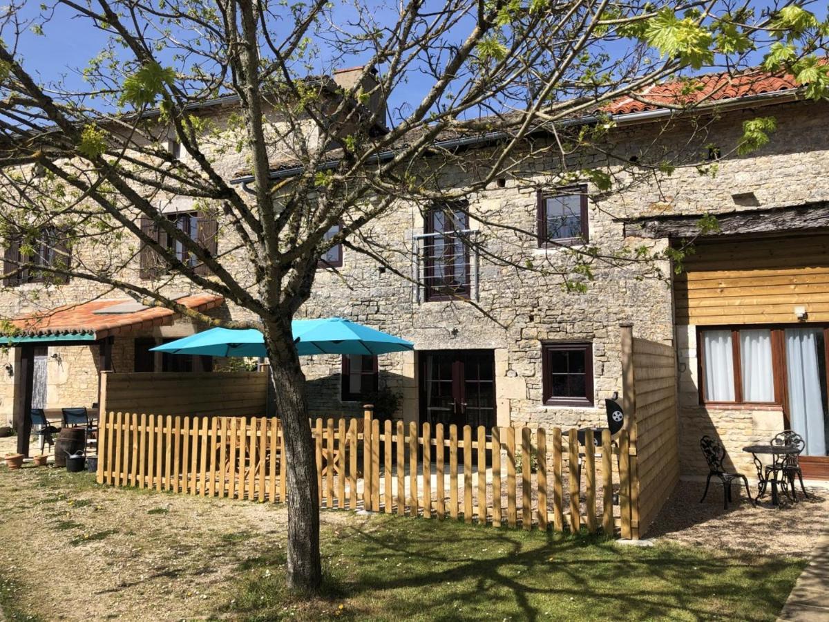 Blacksmiths Cottage In Blanzay - 3 Beds Экстерьер фото